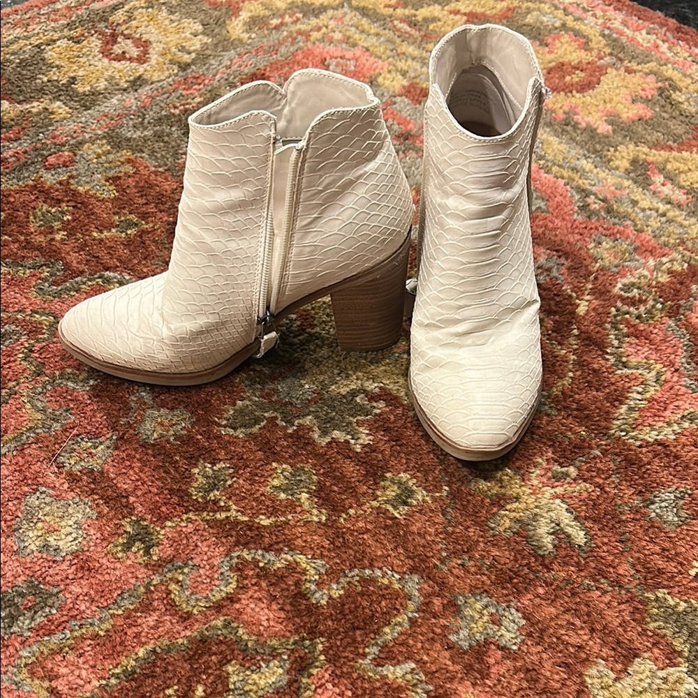 Elegant White Croc-Embossed Ankle Boots